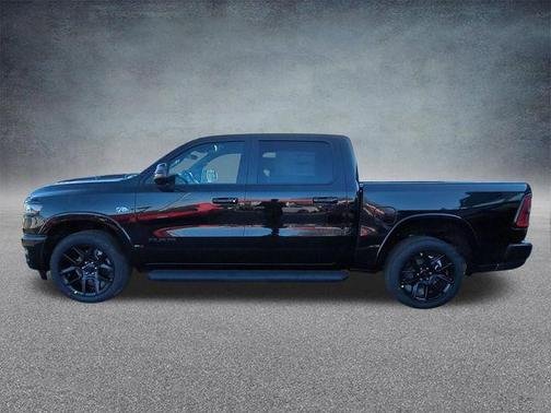Diamond Black Crystal Pearlcoat 2026 RAM 1500 Laramie