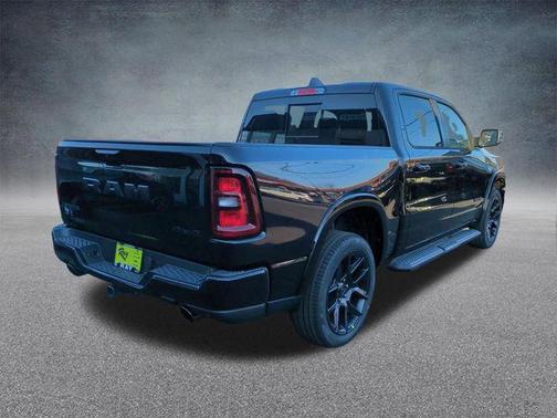 Diamond Black Crystal Pearlcoat 2026 RAM 1500 Laramie