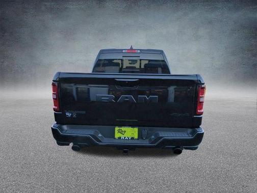 Diamond Black Crystal Pearlcoat 2026 RAM 1500 Laramie