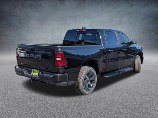 Diamond Black Crystal Pearlcoat 2026 RAM 1500 Express