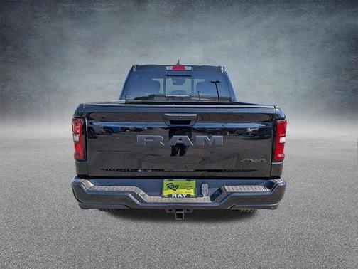 Diamond Black Crystal Pearlcoat 2026 RAM 1500 Express