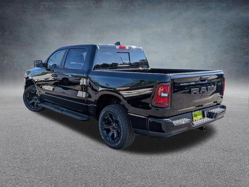 Diamond Black Crystal Pearlcoat 2026 RAM 1500 Express