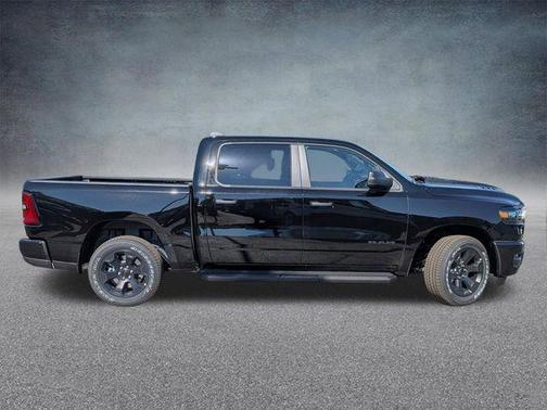 Diamond Black Crystal Pearlcoat 2026 RAM 1500 Express