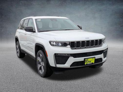 Bright White Clearcoat 2026 Jeep Grand Cherokee Limited