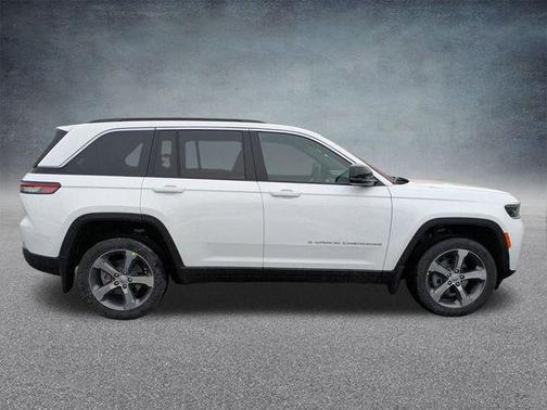 Bright White Clearcoat 2026 Jeep Grand Cherokee Limited