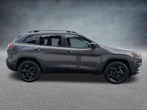 Granite Crystal Metallic Clearcoat 2023 Jeep Cherokee Altitude