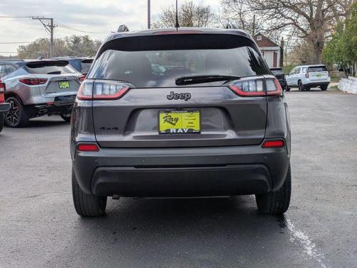 Granite Crystal Metallic Clearcoat 2023 Jeep Cherokee Altitude