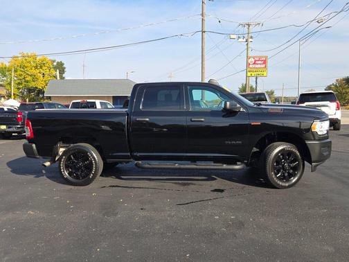Diamond Black Crystal Pearlcoat 2021 RAM 2500 Tradesman Crew Cab 4x4 6'4' Box