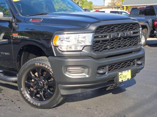 Diamond Black Crystal Pearlcoat 2021 RAM 2500 Tradesman Crew Cab 4x4 6'4' Box