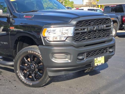 Diamond Black Crystal Pearlcoat 2021 RAM 2500 Tradesman Crew Cab 4x4 6'4' Box