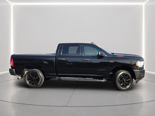 Diamond Black Crystal Pearlcoat 2021 RAM 2500 Tradesman Crew Cab 4x4 6'4' Box