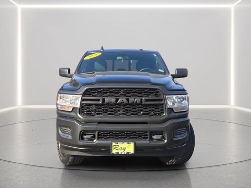 Diamond Black Crystal Pearlcoat 2021 RAM 2500 Tradesman Crew Cab 4x4 6'4' Box