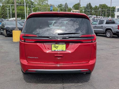 Red Hot Pearlcoat 2027 Chrysler Pacifica L