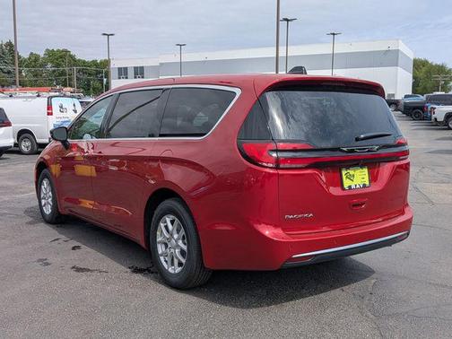 Red Hot Pearlcoat 2027 Chrysler Pacifica L