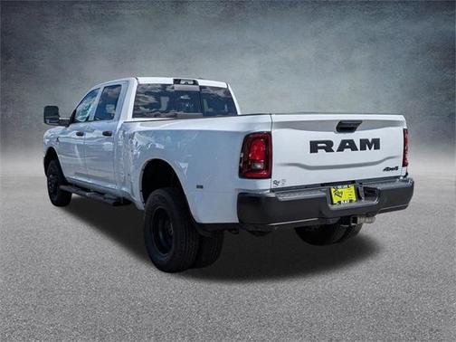 2025 RAM 3500 Tradesman Crew Cab 4x4 8' Box