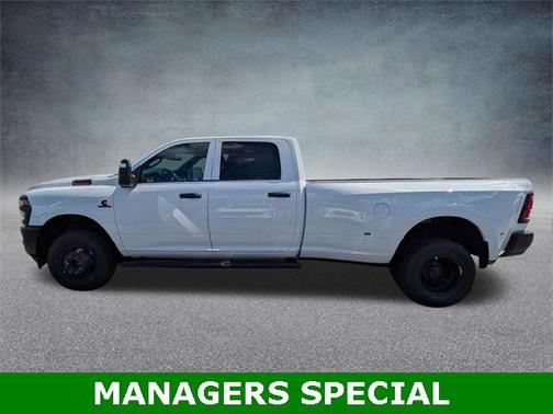 2025 RAM 3500 Tradesman Crew Cab 4x4 8' Box