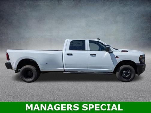 2025 RAM 3500 Tradesman Crew Cab 4x4 8' Box