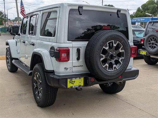 2025 Jeep Wrangler 4-Door Sahara 4x4