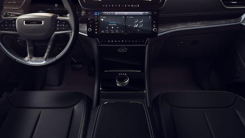 Diamond Black Crystal Pearlcoat 2026 Jeep Grand Cherokee L Altitude