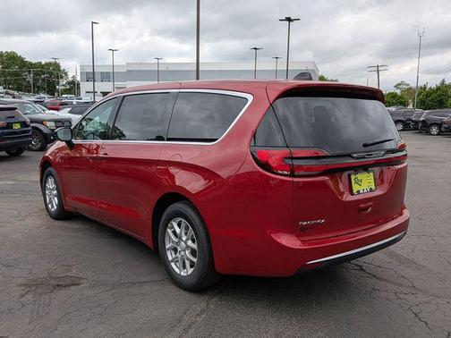 Red Hot Pearlcoat 2027 Chrysler Pacifica L