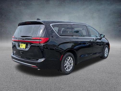 Diamond Black Crystal Pearlcoat 2027 Chrysler Pacifica L