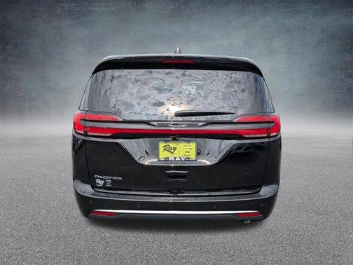 Diamond Black Crystal Pearlcoat 2027 Chrysler Pacifica L
