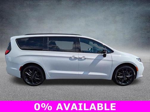 Bright White Clearcoat 2026 Chrysler Pacifica Limited