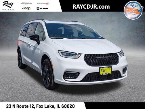 Bright White Clearcoat 2026 Chrysler Pacifica Limited