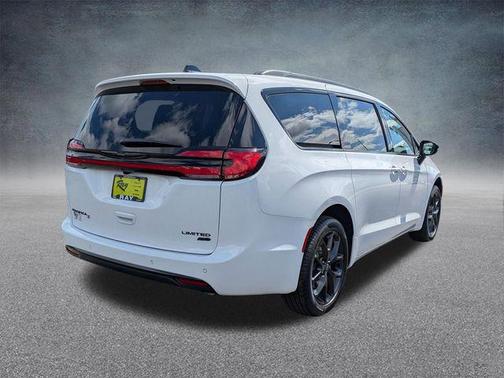 Bright White Clearcoat 2026 Chrysler Pacifica Limited