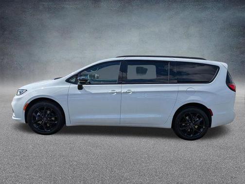 Bright White Clearcoat 2026 Chrysler Pacifica Limited