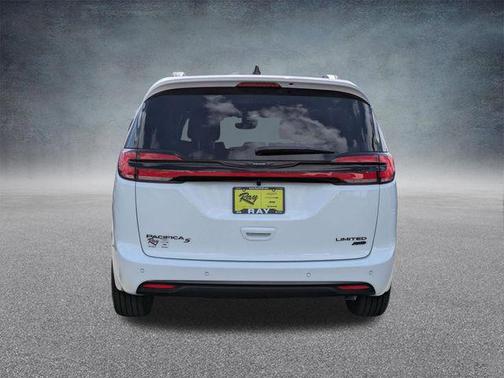 Bright White Clearcoat 2026 Chrysler Pacifica Limited