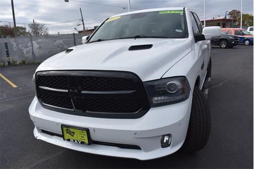 2017 RAM 1500 Night Crew Cab 4x4 5'7' Box