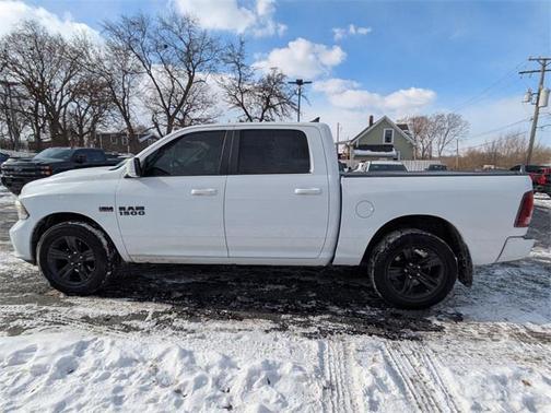 2017 RAM 1500 Night Crew Cab 4x4 5'7' Box