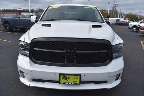 2017 RAM 1500 Night Crew Cab 4x4 5'7' Box