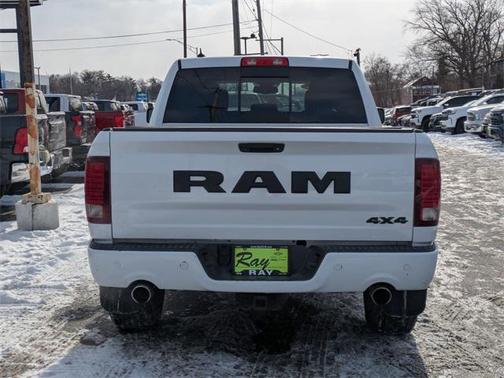 2017 RAM 1500 Night Crew Cab 4x4 5'7' Box