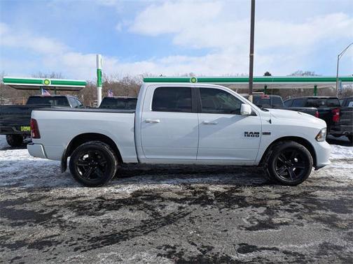 2017 RAM 1500 Night Crew Cab 4x4 5'7' Box