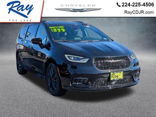 Diamond Black Crystal Pearlcoat 2026 Chrysler Pacifica L