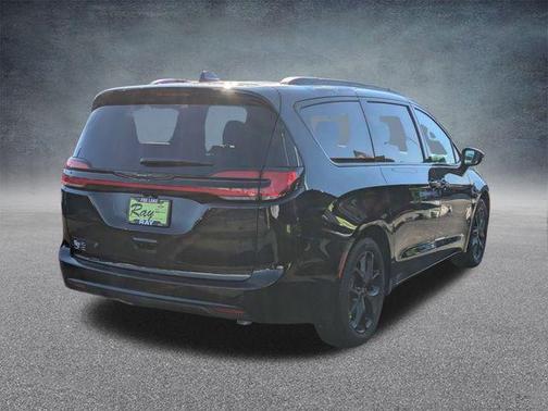 Diamond Black Crystal Pearlcoat 2026 Chrysler Pacifica L