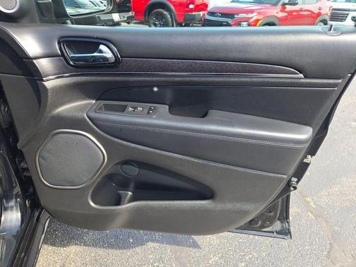 Diamond Black Crystal Pearlcoat 2020 Jeep Grand Cherokee High Altitude
