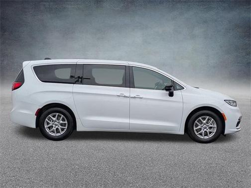 2024 Chrysler Pacifica Touring