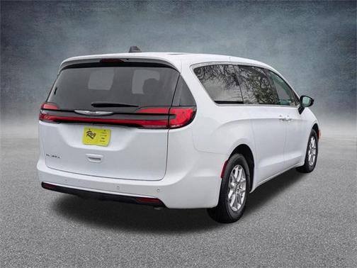 2024 Chrysler Pacifica Touring