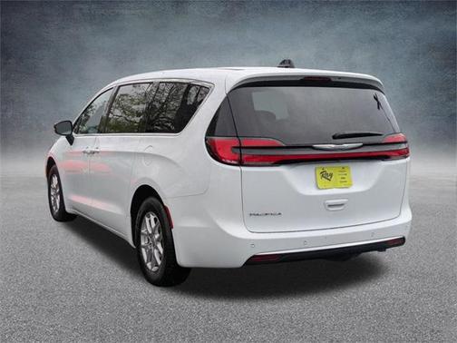 2024 Chrysler Pacifica Touring