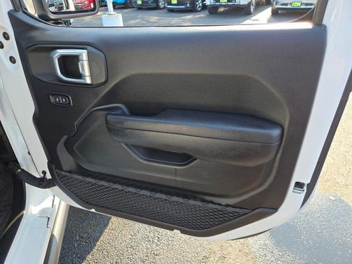 Bright White Clearcoat 2024 Jeep Wrangler Willys