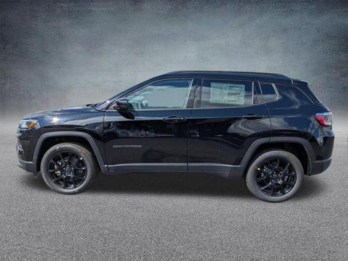Diamond Black Crystal Pearlcoat 2026 Jeep Compass Latitude