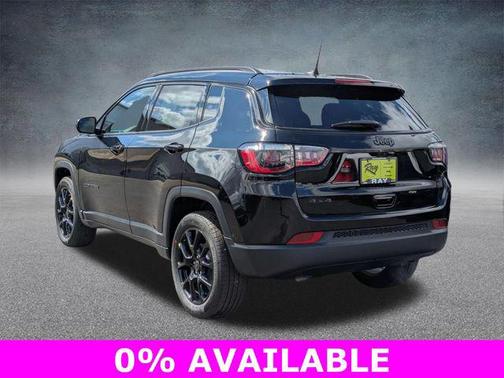 Diamond Black Crystal Pearlcoat 2026 Jeep Compass Latitude