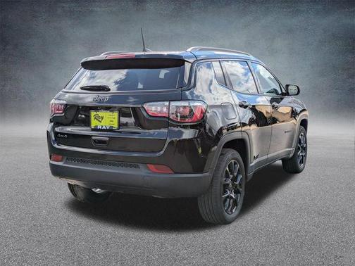 Diamond Black Crystal Pearlcoat 2026 Jeep Compass Latitude