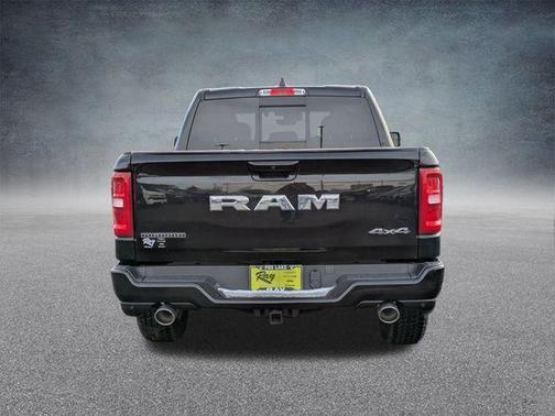 Diamond Black Crystal Pearlcoat 2026 RAM 1500 Big Horn/Lone Star