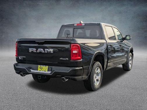 Diamond Black Crystal Pearlcoat 2026 RAM 1500 Big Horn/Lone Star