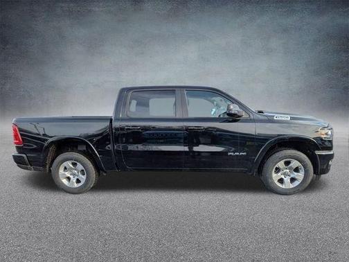 Diamond Black Crystal Pearlcoat 2026 RAM 1500 Big Horn/Lone Star