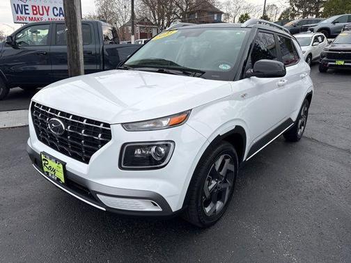 Lunar White 2023 Hyundai VENUE Limited